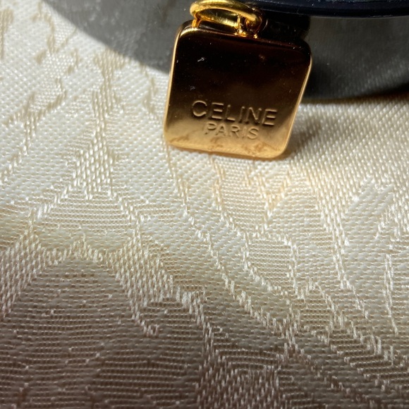 Celine, Fashion Gold and Crystal Pendant , small but blingy beauty - Picture 5 of 5